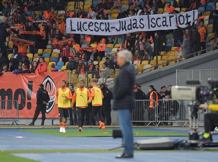 баннер Луческу иуда, матч Динамо, Шахтер