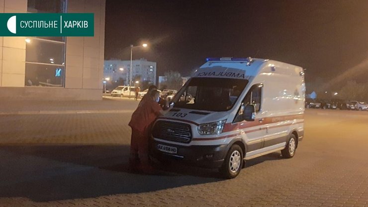 Машина скорой стояла возле аэропорта