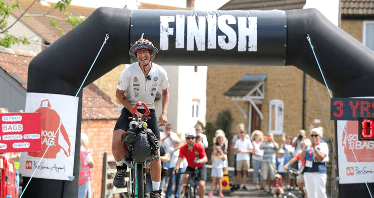 Британець Ед Пратт вирушив у навколосвітню подорож на моноциклі