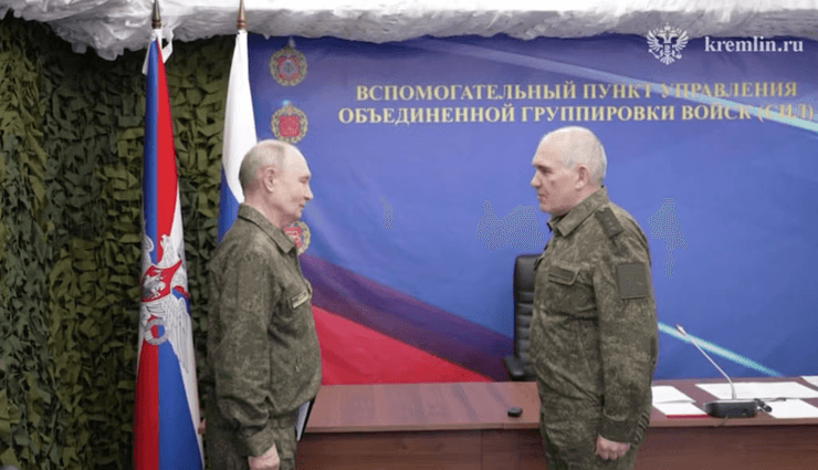 Путин в военной форме