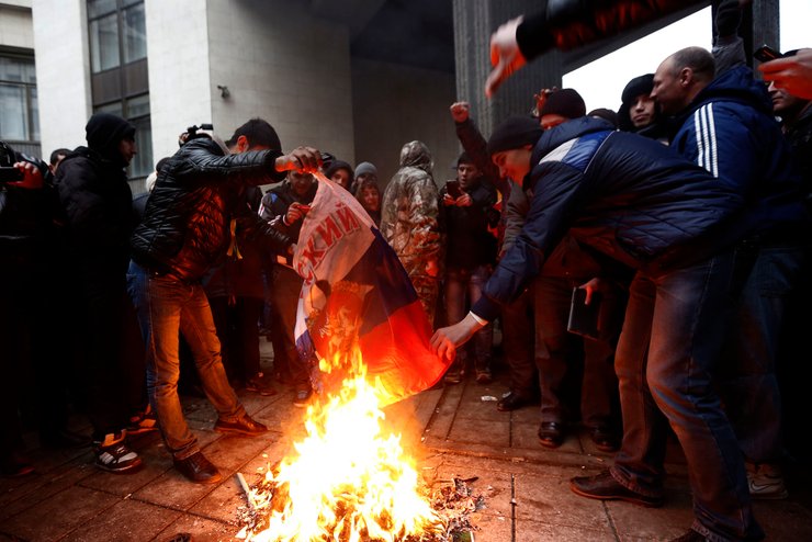 Крым, аннексия, протесты перед Верховной Радой, февраль 2014, репортажное фото