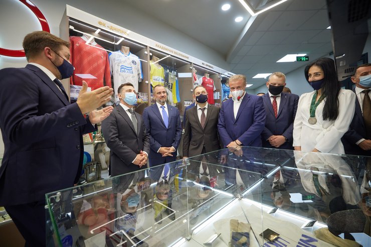 зеленский на строительстве спорткомплексов