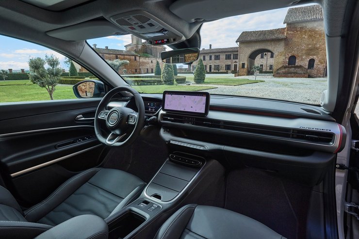 салон Jeep Avenger, Jeep Avenger, кросовер Jeep, електромобіль Jeep