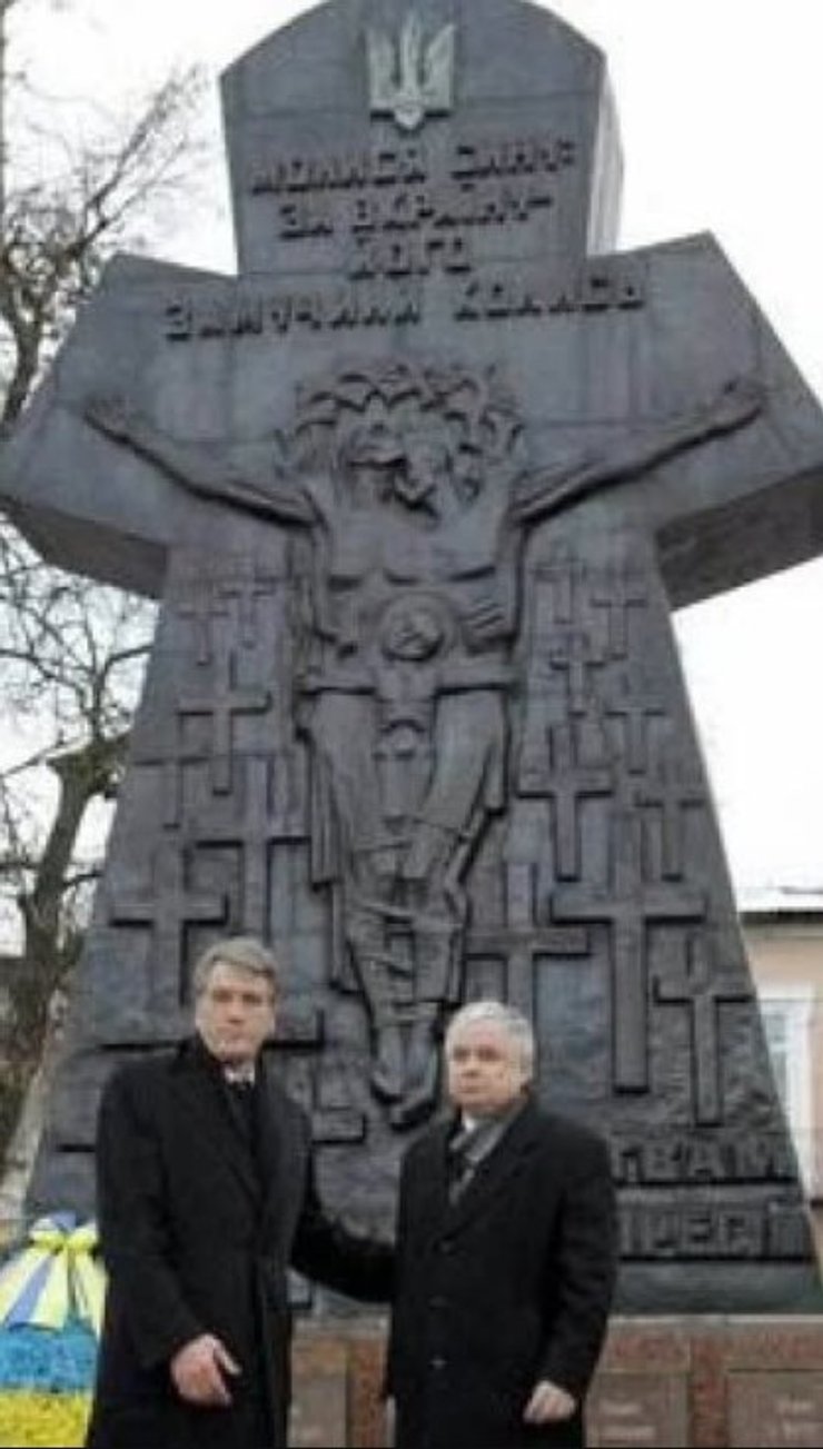 фото Ющенко и Квасьневского у памятника