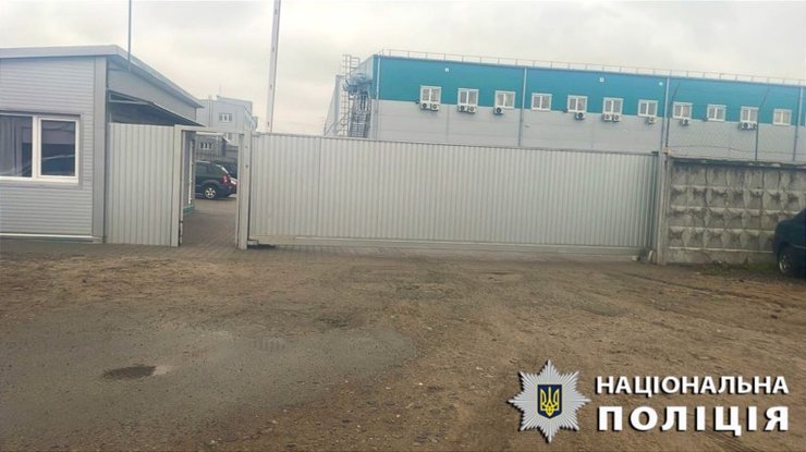 Вход на территорию предприятия, где произошла стрельба