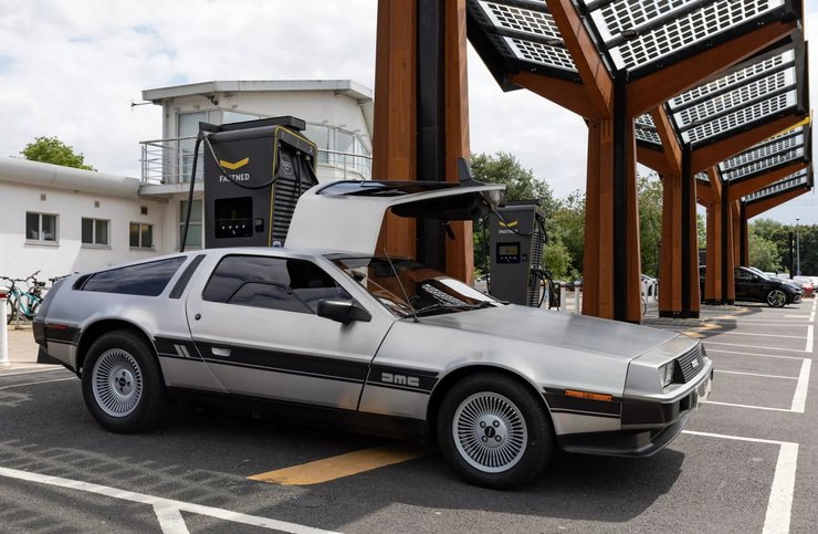 электромобиль делореан, электромобиль DeLorean, DeLorean DMC-12, назад в будущее, авто из фильма назад в будущее