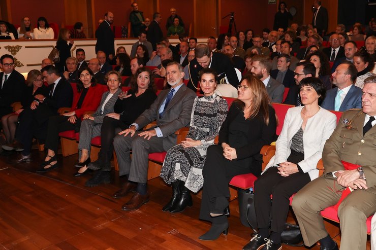 Королева Летиция, король филипп, королева испании, модные выходы королевы, модный образ летиции