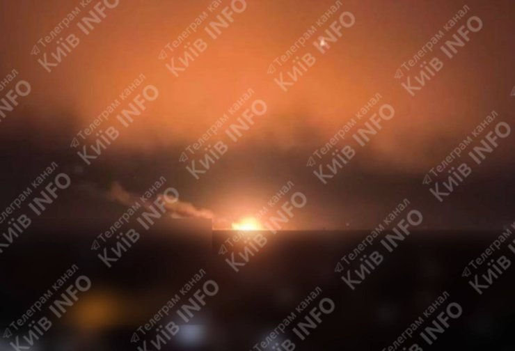 Пожар в Киеве из-за атаки "шахедов"