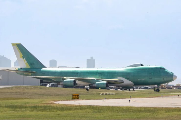 E-4B в аеропорту