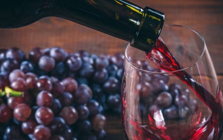 В Україні дорожчають всі складові пляшки вина - від корка до зарплати працівникам, кажуть експерти