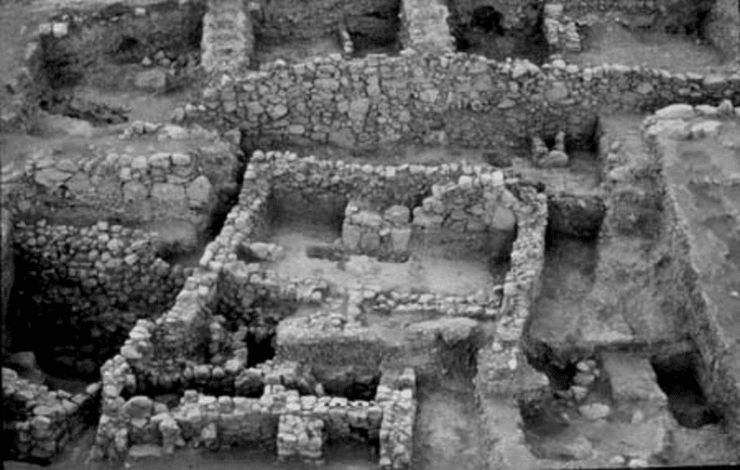 Селището е открито по време на строителството на магистрала.