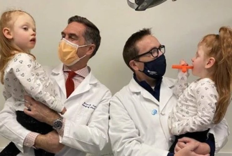 Сросшиеся близнецы, близнецы, близнецы Дилейни, рискованная операция, детский сад, разделение близнецов, сросшиеся черепа