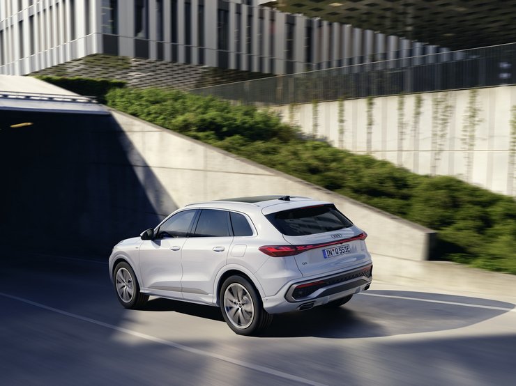 Audi Q5, новый Audi Q5, Audi Q5 2025, Audi Q5 2025, кроссовер Audi, гибрид Audi