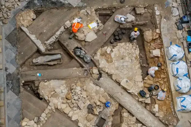 археологи, археология, находки, Нотр-Дам, собор, пожар, раскопки, ремонт, скульптуры, артефакты, искусство, история