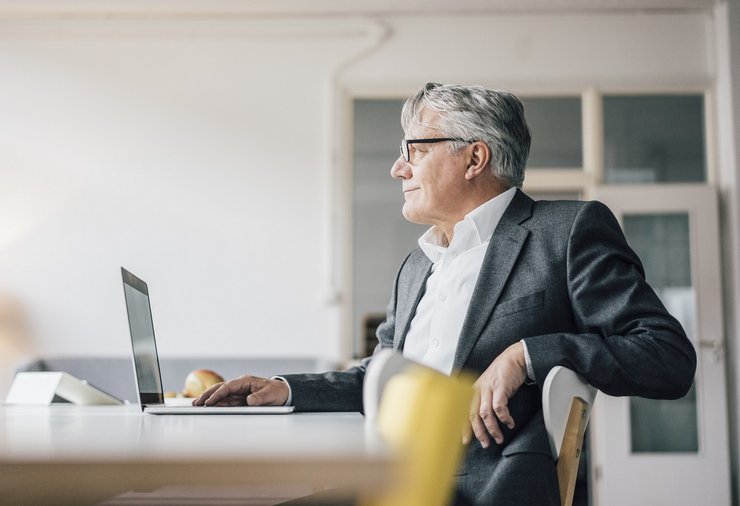 пожилой мужчина