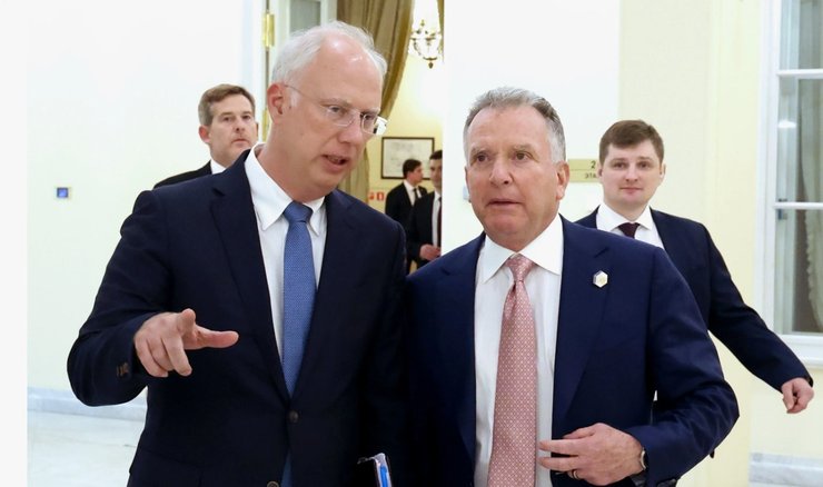 Дмитриев делает отвлекающий маневр