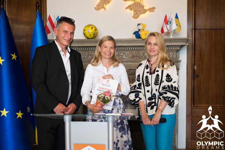 Представитель UA civile aid Koetschach-Mauthen Инго Ортнер, президент Soroptimist International Austria Элит Тьорн Вальсасина-Цайлер и СЕО проекта Olympic Dreams Александра Новикова