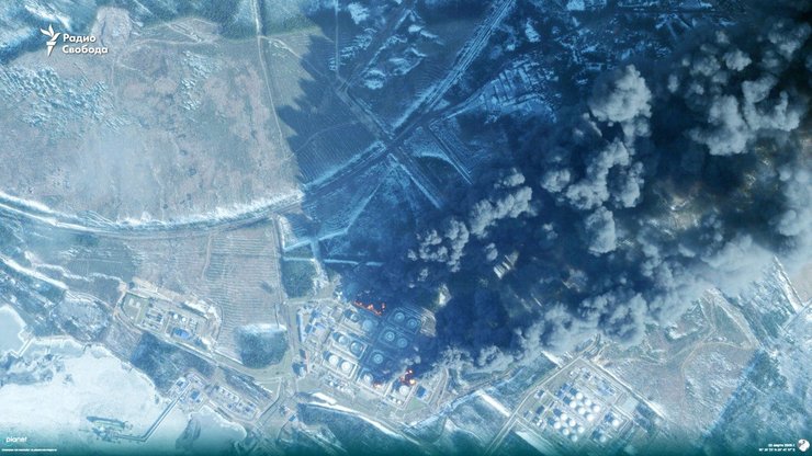 фото хмари диму над терміналом Приморська 23 березня