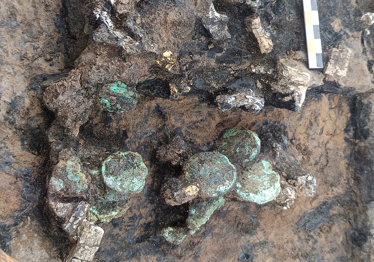 Во время раскопок археологи нашли ценные артефакты во время раскопок