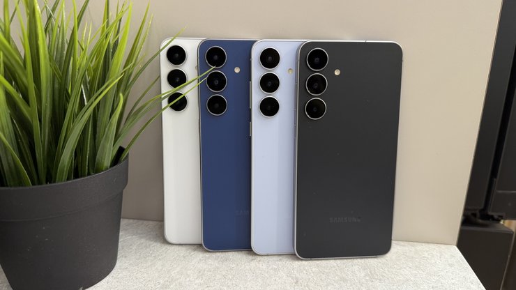 Смартфон Samsung Galaxy S25 FE в четырех цветах