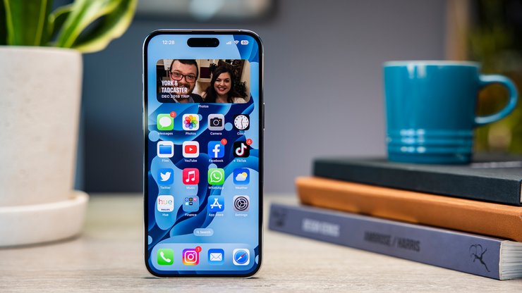 Смартфон iPhone 14