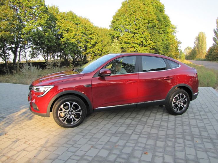 купе-кроссовер Рено Аркана