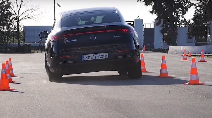Mercedes-Benz EQS, новый Mercedes-Benz EQS, электромобиль Mercedes-Benz EQS, Mercedes-Benz EQS 2022, лосиный тест