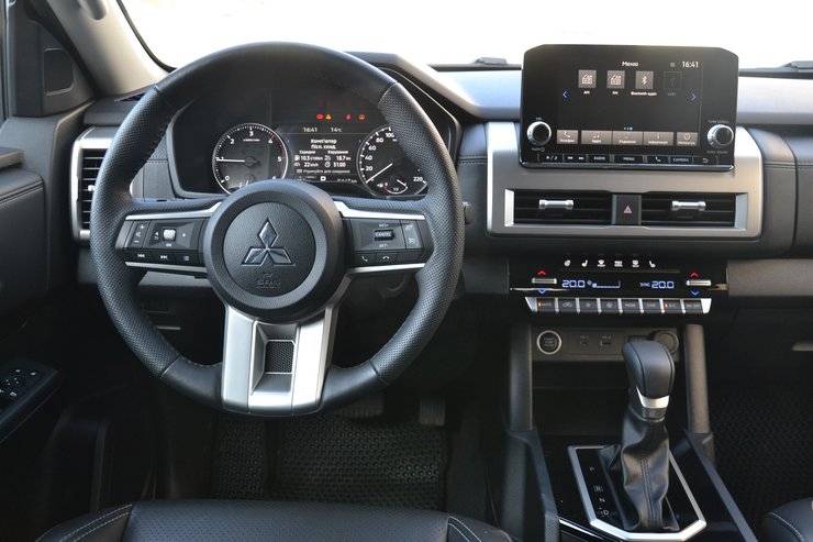 салон Mitsubishi L200, новый Mitsubishi L200, пикап Mitsubishi L200, Mitsubishi L200, Mitsubishi L200 2025