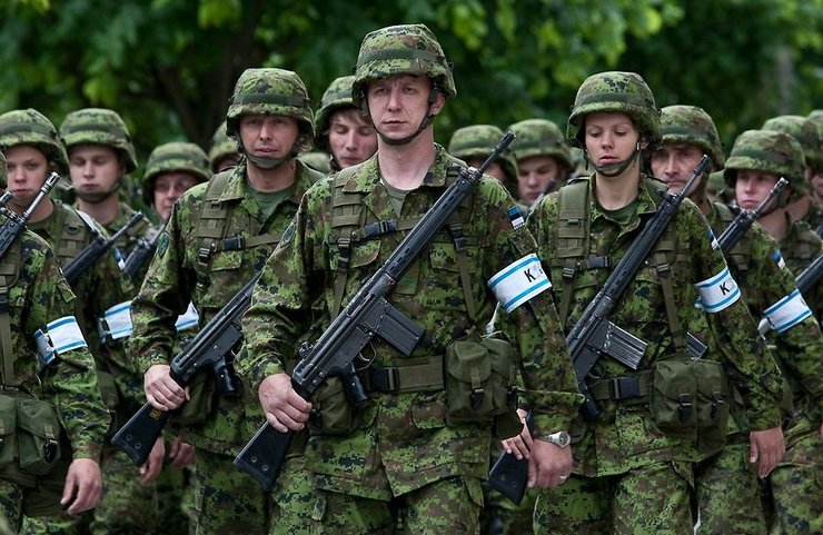 люди з автоматами, тероборона, Кайтселійт, тероборона в естонії, бійці естонії, військові естонії