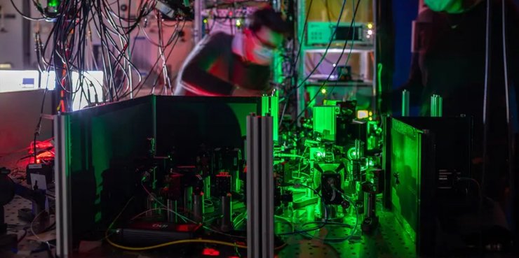 Квантовый компьютер - квантовая система