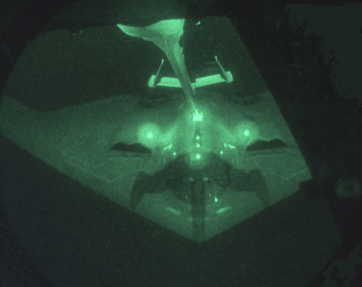 бомба з лазерним наведенням, бомба GBU-28/B Paveway II, Літак F-15E, літак бомбардувальник, авіабомба, стелс-бомбардувальник, B-2A Spirit, високоточні боєприпаси, боєприпаси класу "повітря-земля", боєприпаси з супутниковим на бій, боєприпас GPS Aided Munition, боєприпас GAM, Joint Direct Attack Munition, JDAM, боєприпаси з GPS-наведенням