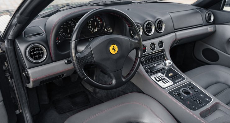 салон Ferrari 456