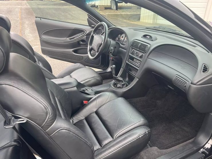 салон Форд мутсанг 1996, Ford Mustang, Ford Mustang 1996, Ford Mustang SVT Cobra, капсула часу