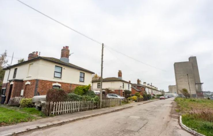 Покупка и продажа недвижимости, жилье, аренда дома, аукционы, интересные истории