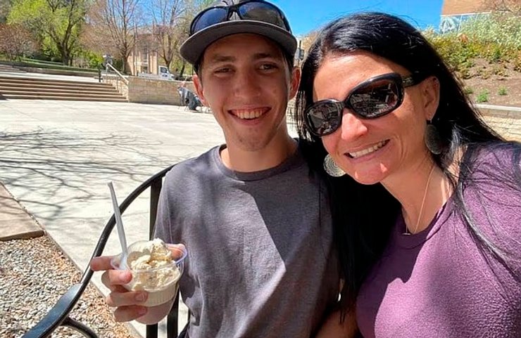 тайлер робинсон с матерью