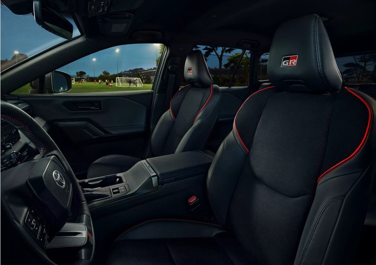 Toyota RAV4 GR Sport, Toyota RAV4, новая Toyota RAV4, Toyota RAV4 2026, кроссовер Toyota RAV4, гибрид Toyota