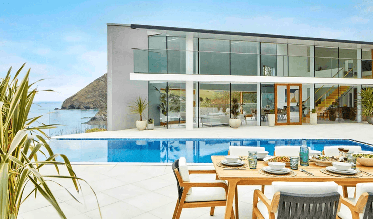 Выиграл особняк в лотерею, современный особняк, главный приз, Omaze, покинул дом, особняк рухнет, особняк на берегу моря,