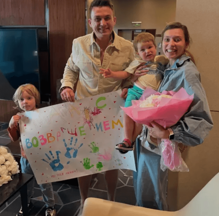 Регіна Тодоренко з синами і Владом Топаловим