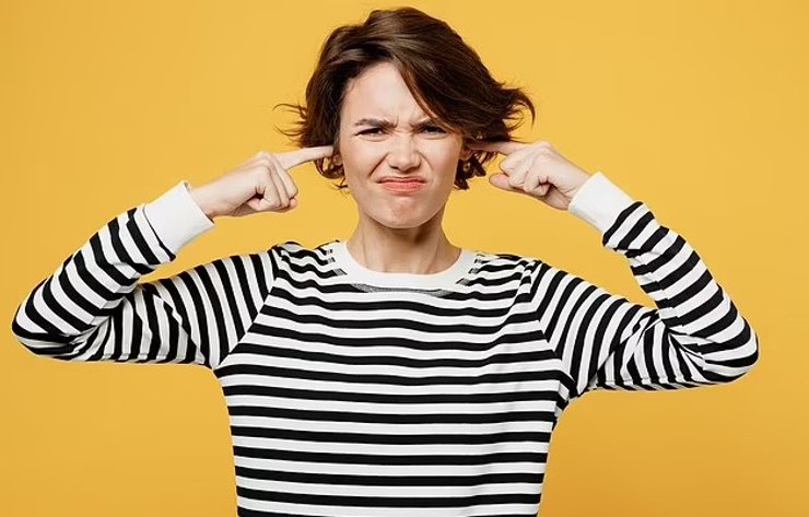 Звук, слух, звук собственного голоса, девушка, не нравится звук собственного голоса, адуиолог, голос на записи, запись голоса