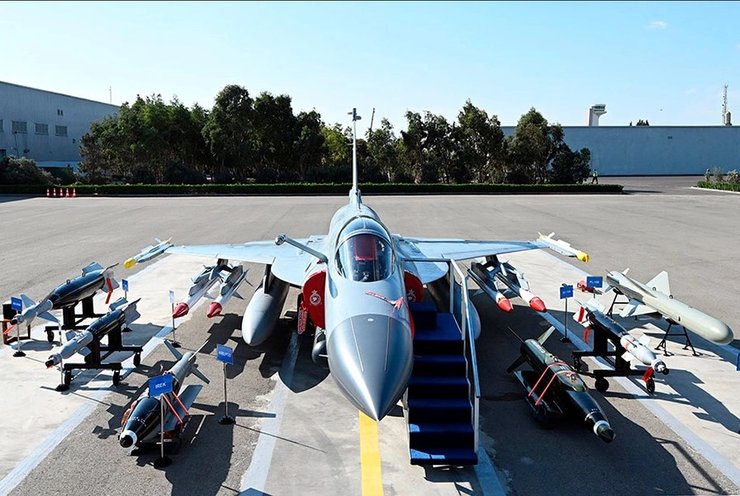 винищувач JF-17