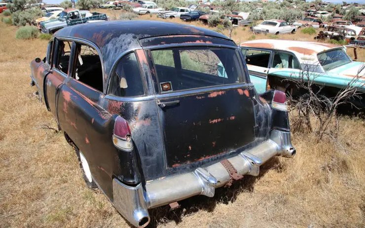 Cadillac Hearse на звалищі