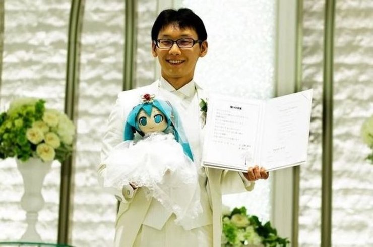 Мужчина женился на кукле, кукла, Хатсуне Мику, виртуальная певица