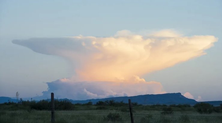 облако наковальня