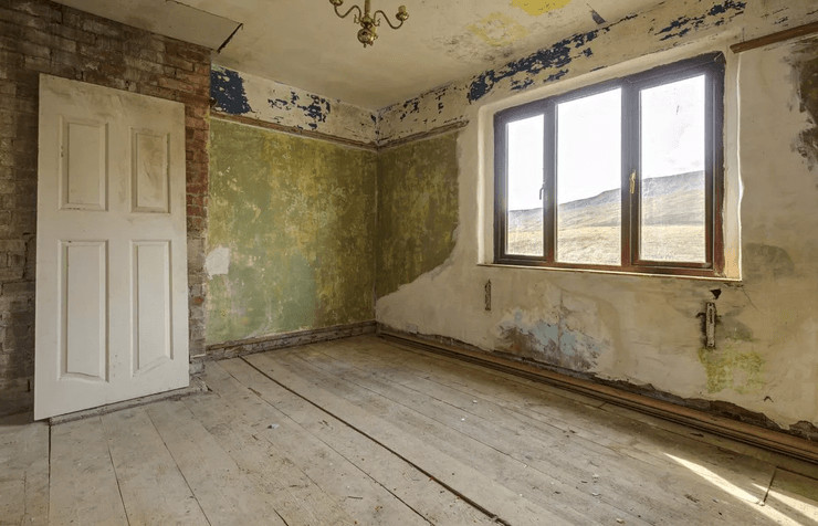 Самый одинокий дом в Британии, дом, жилье, недвижимость, недорогой дом, дешевое жилье, ремонт, старый дом, заброшенный дом