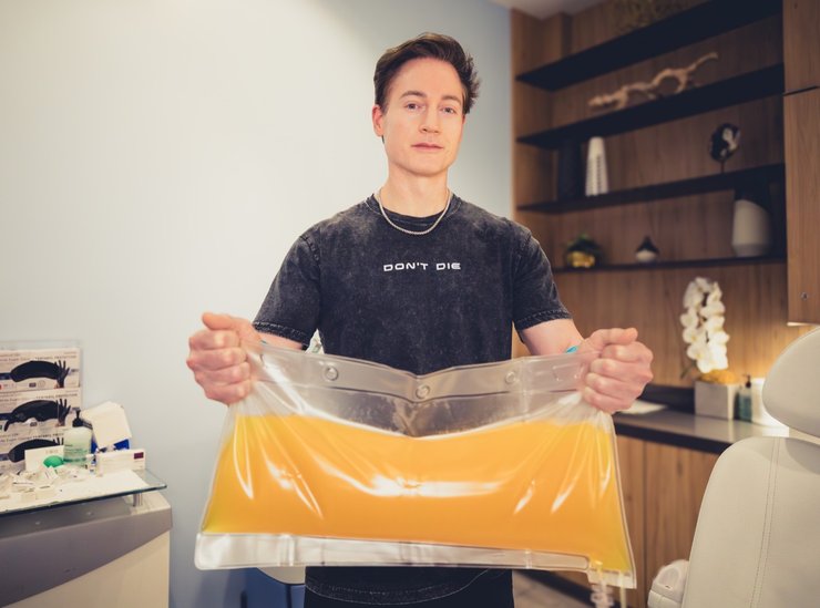 Плазма крові сина Браяна Джонсона