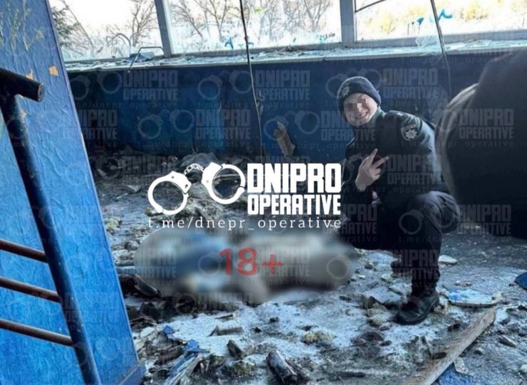 Фото курсанта з тілом загиблої