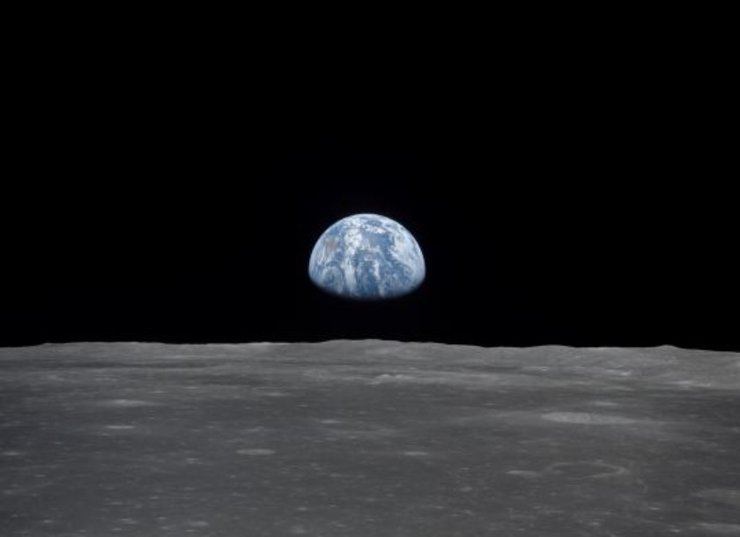 Місяць Земля