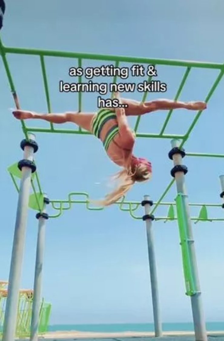 Відео TikTok, танці на пілоні, жінка, 54 роки