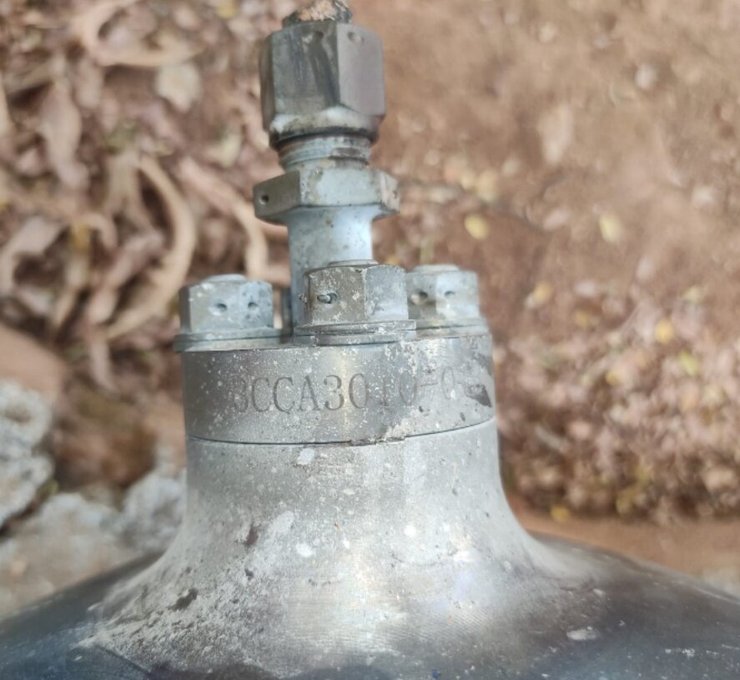 Астрофізик Джонатан Макдавелл опублікував фото верхньої частини металевої кулі, яка впала разом із кільцем