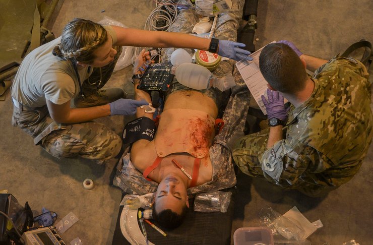 учения по медицине, военная медицина, полевая хирургия, оказание первой помощи